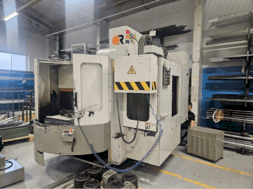 Vista frontale della macchina Victor Vcenter 70 - APC