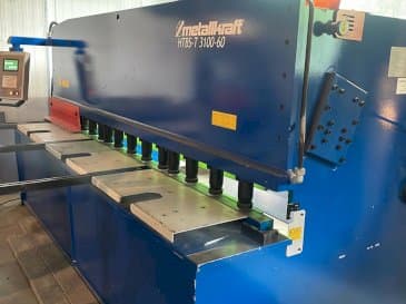 Vista frontale della macchina Metallkraft  HTBS-T 3100-60