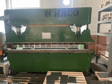 Vista frontale della macchina HACO PPE S30135