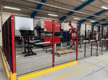 Vista frontale della macchina AMADA HFE3i 1003 8 axes L