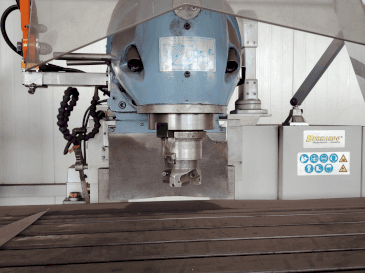 Vista frontale della macchina Bernardo Variomill FU 2000E Servo