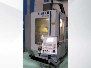 Vista frontale della macchina MIKRON UCP 600