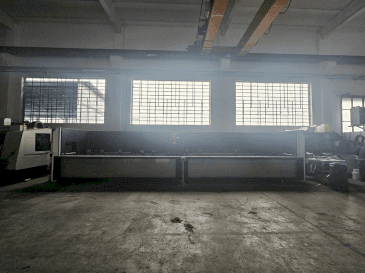 Vista frontale della macchina Emmegi COMET X6