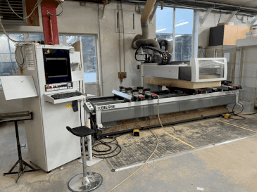 Vista frontale della macchina BIESSE ROVER A