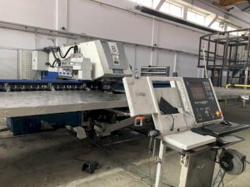 Vista frontale della macchina Trumpf Trupunch 5000