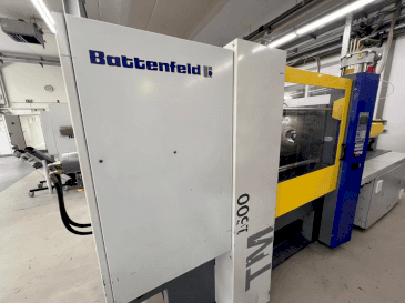 Vista frontale della macchina Battenfeld TM 1600/1000