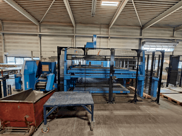 Vista frontale della macchina Finn-Power C6 + Compact Express