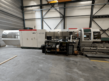Vista frontale della macchina BLM Adige LT702D