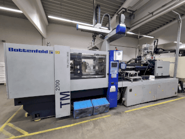 Vista frontale della macchina Battenfeld TM 2700/2800