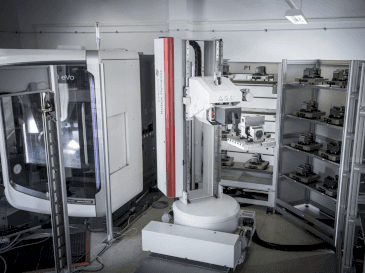 Vista frontale della macchina DMG MORI DMU 60 EVO