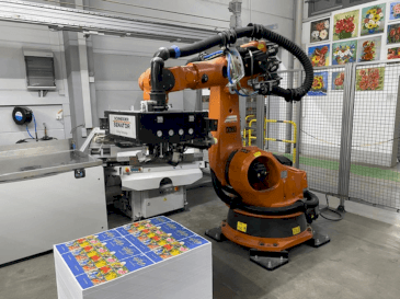 Vista frontale della macchina KUKA KR140-3 COMP