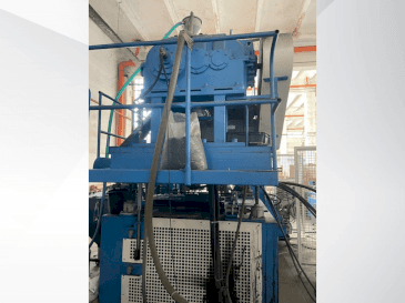 Vista frontale della macchina KAUTEX KEB 120