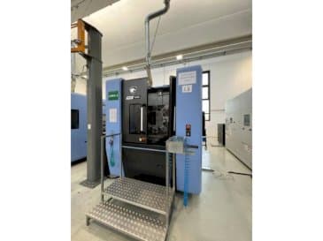 Vista frontale della macchina Doosan NHP 5000