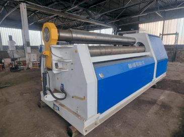 Vista frontale della macchina Metallkraft  RBM 4 HMS Pro 3050-150