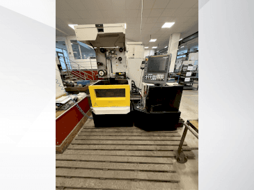 Vista frontale della macchina FANUC Robocut alpha-C400iB