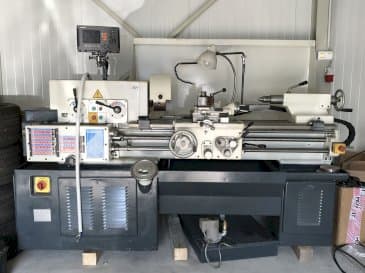 Vista frontale della macchina TOS JSV-18RA