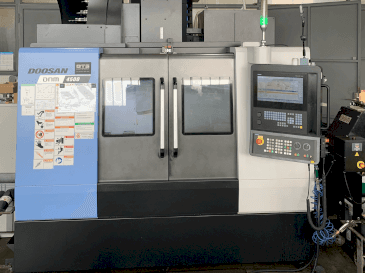 Vista frontale della macchina DOOSAN DNM 4500