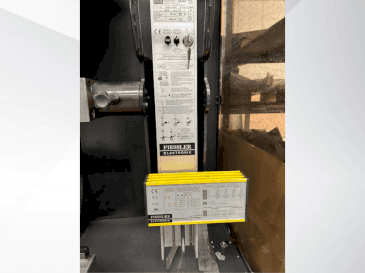Vista frontale della macchina AMADA HFE 130-3