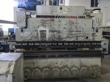 Vista frontale della macchina Durma HAP 30200