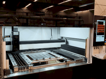 Vista frontale della macchina Bodor i5 (2021)