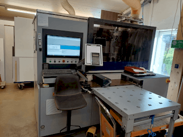 Vista frontale della macchina FORMAT4 CNC CREATOR 950