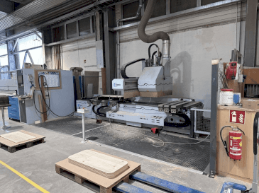 Vista frontale della macchina Weeke OPTIMAT BHC 550