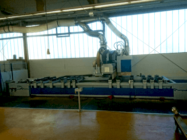 Vista frontale della macchina Weeke Optimat BHC 655
