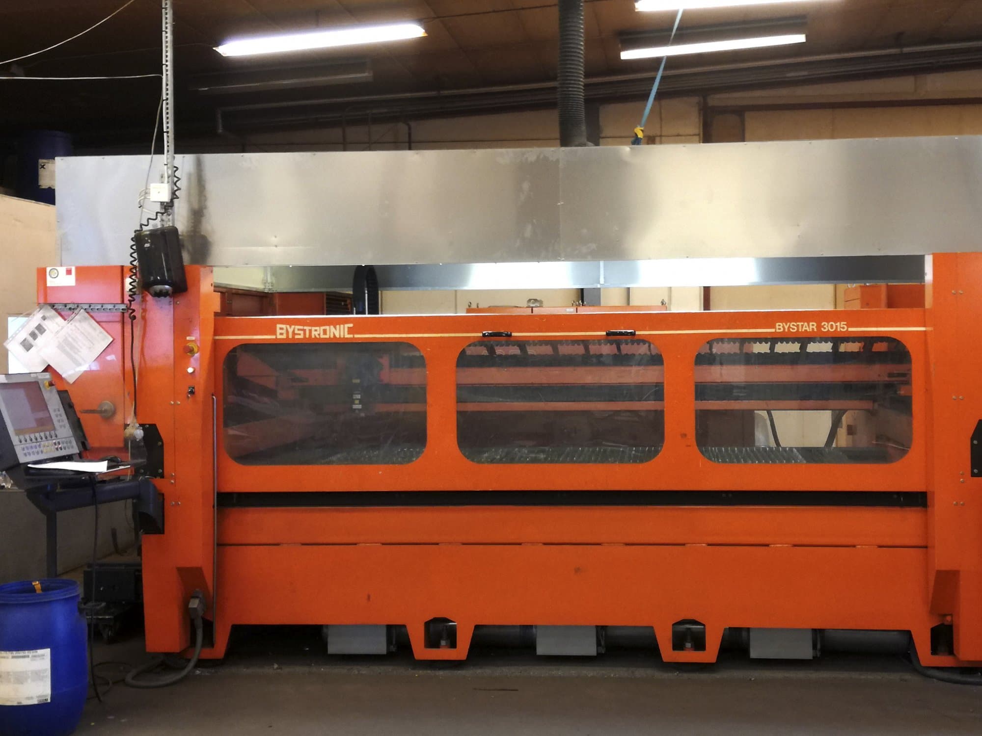 Vista frontale della macchina Bystronic Bystar 3015