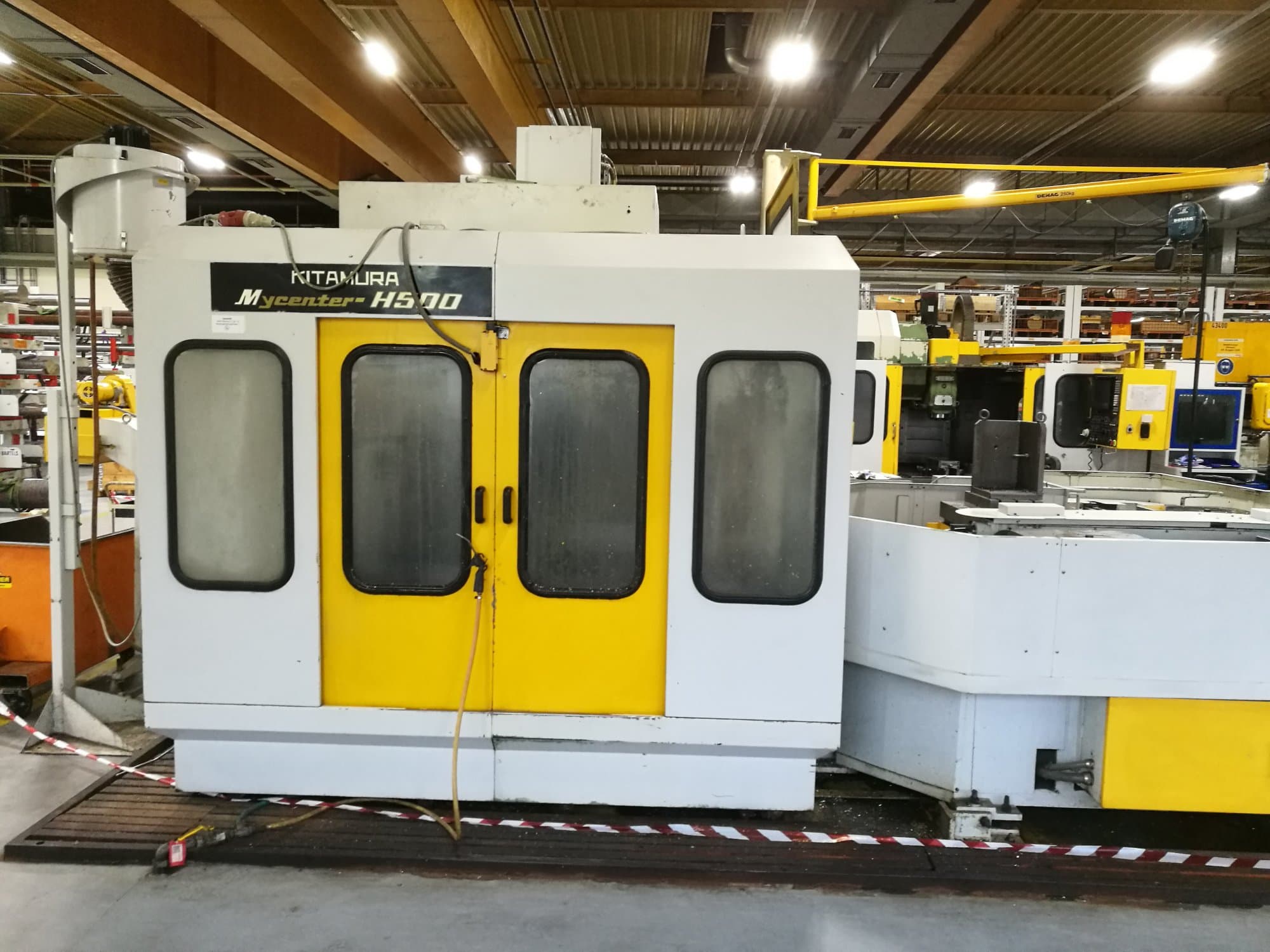 Vista frontale della macchina Kitamura Mycenter H500