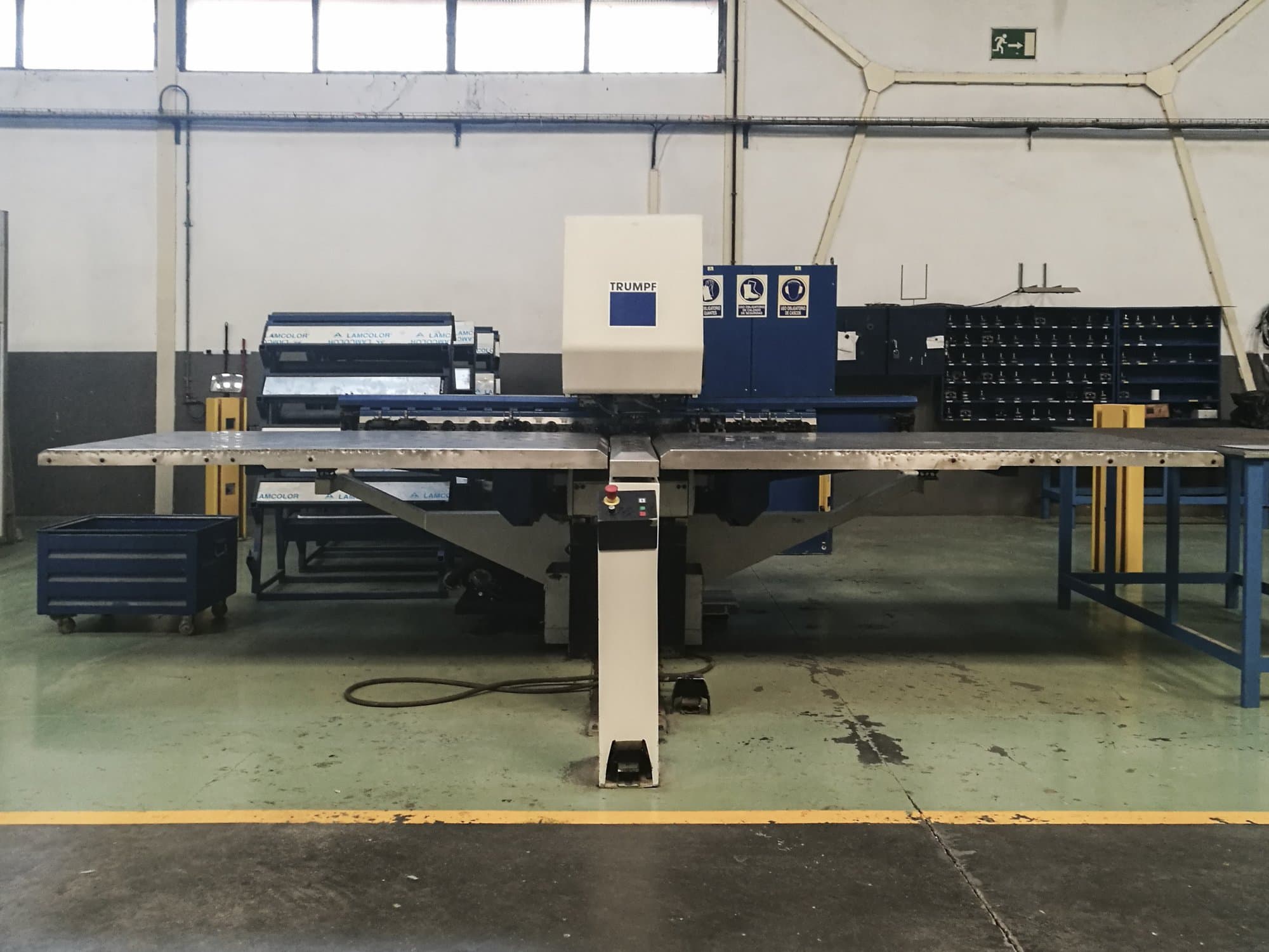 Vista frontale della macchina Trumpf Trumatic 200