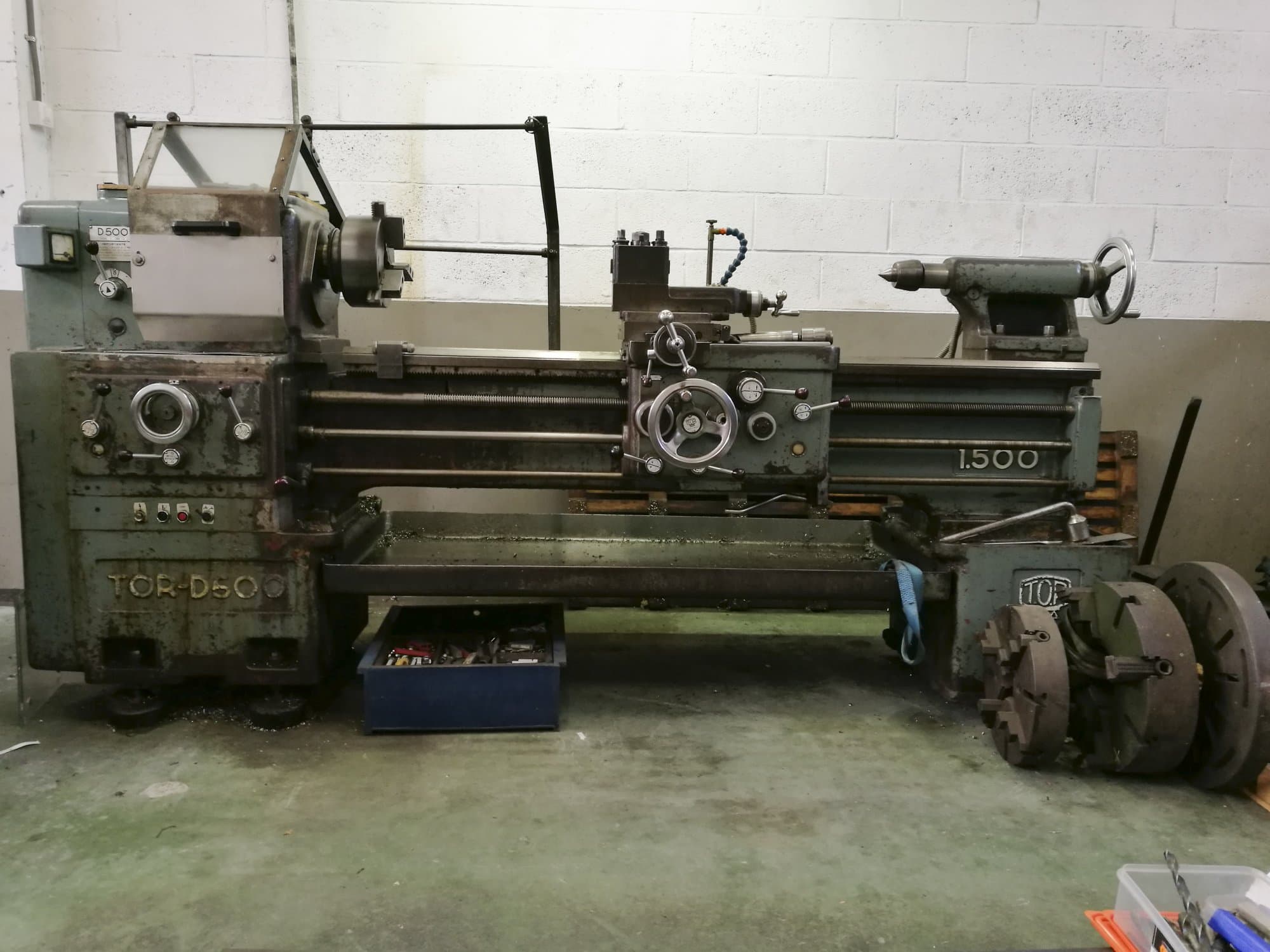 Vista frontale della macchina TOR D-500