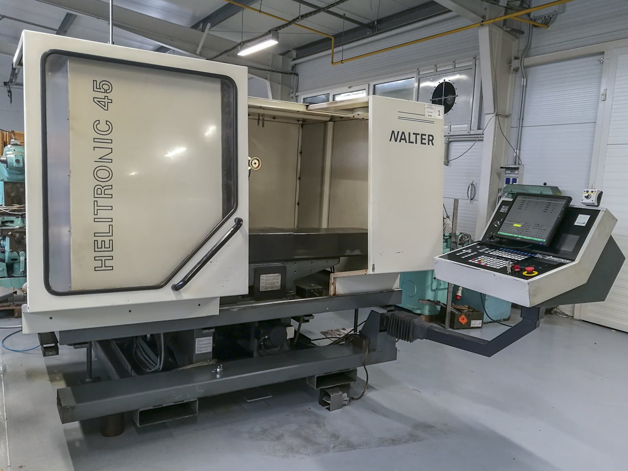 Vista lato sinistro della macchina Walter AG Helitronic 45