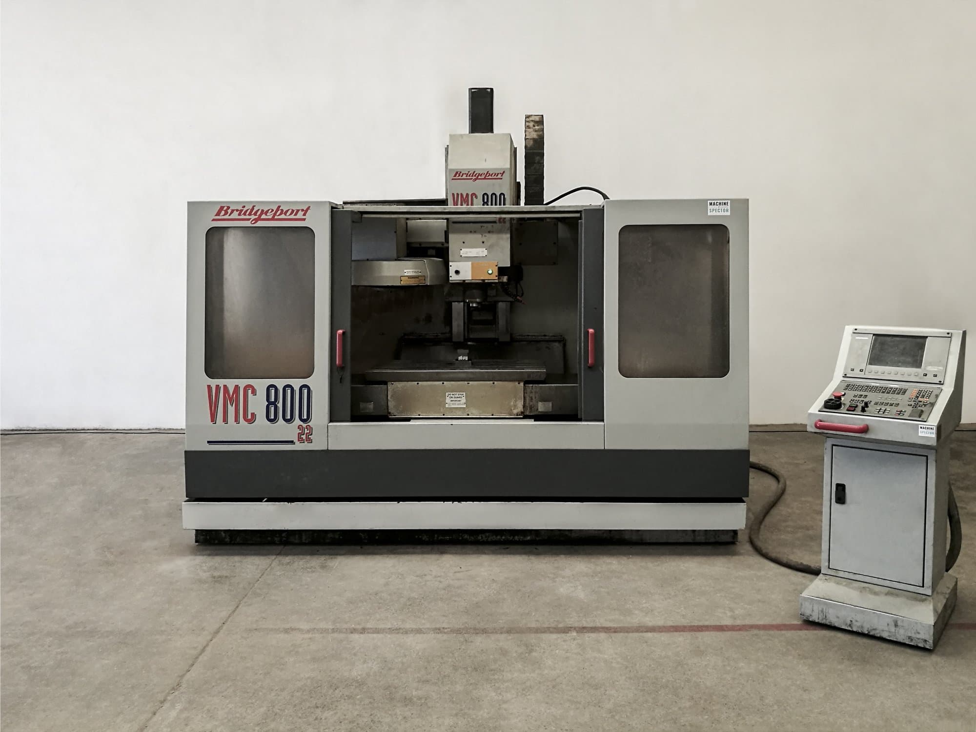 Vista frontale della macchina Bridgeport VMC 800.22