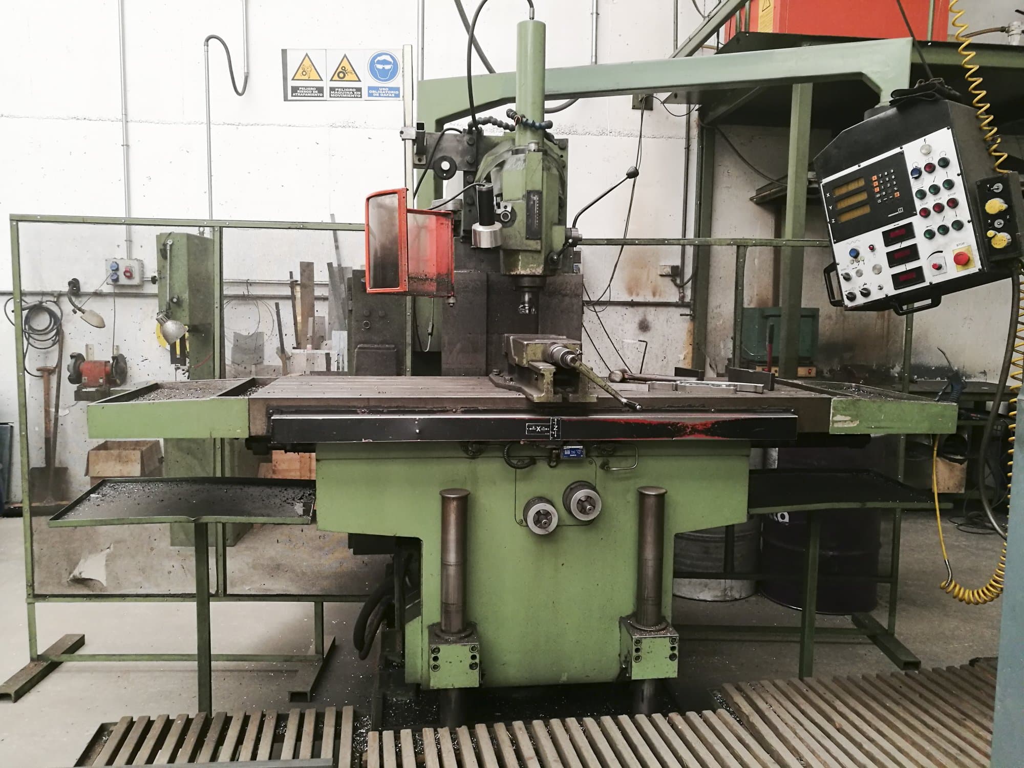 Vista frontale della macchina CME F4 CMC