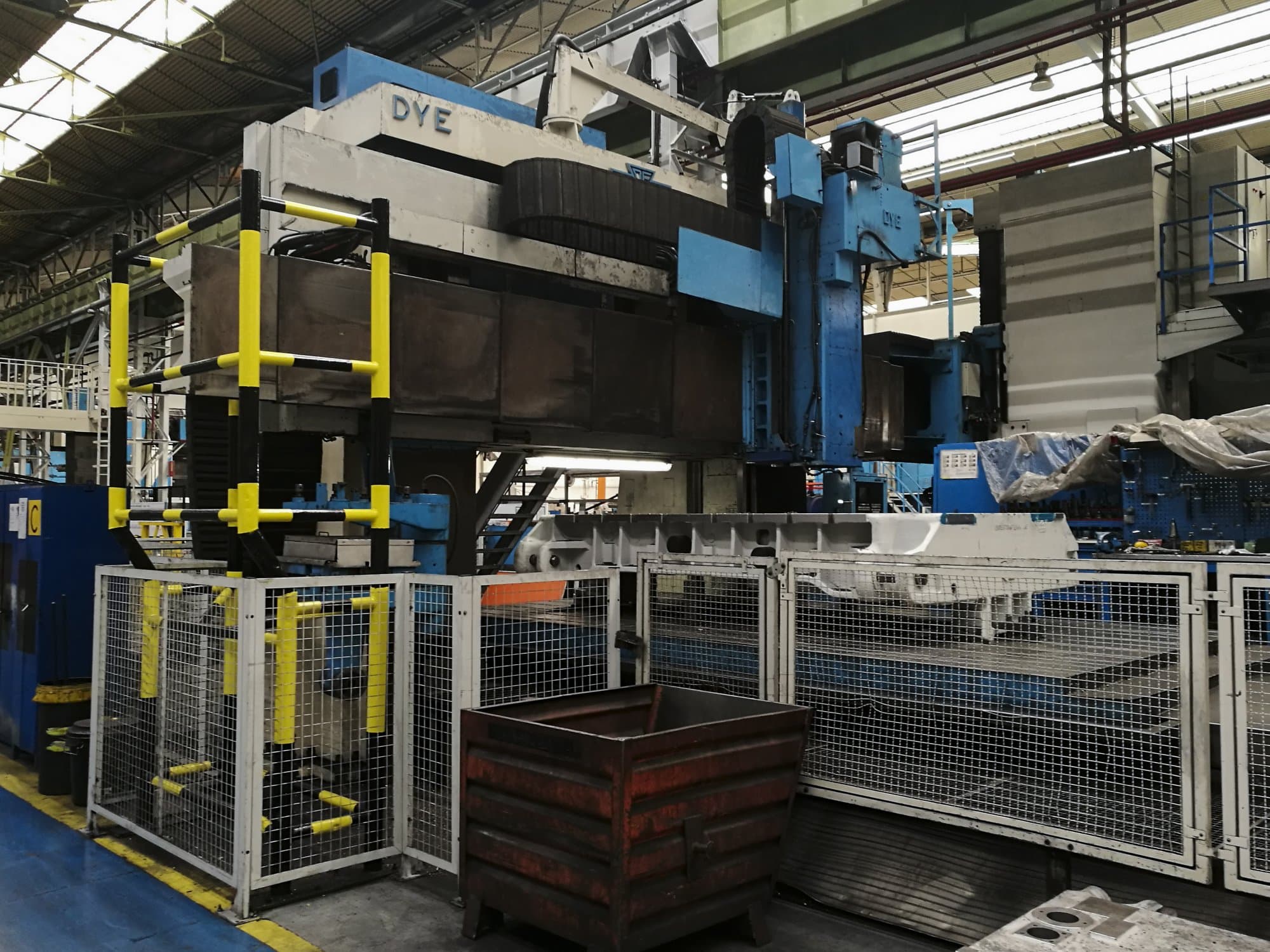 Vista lato sinistro della macchina DYE FPF-4-N/C