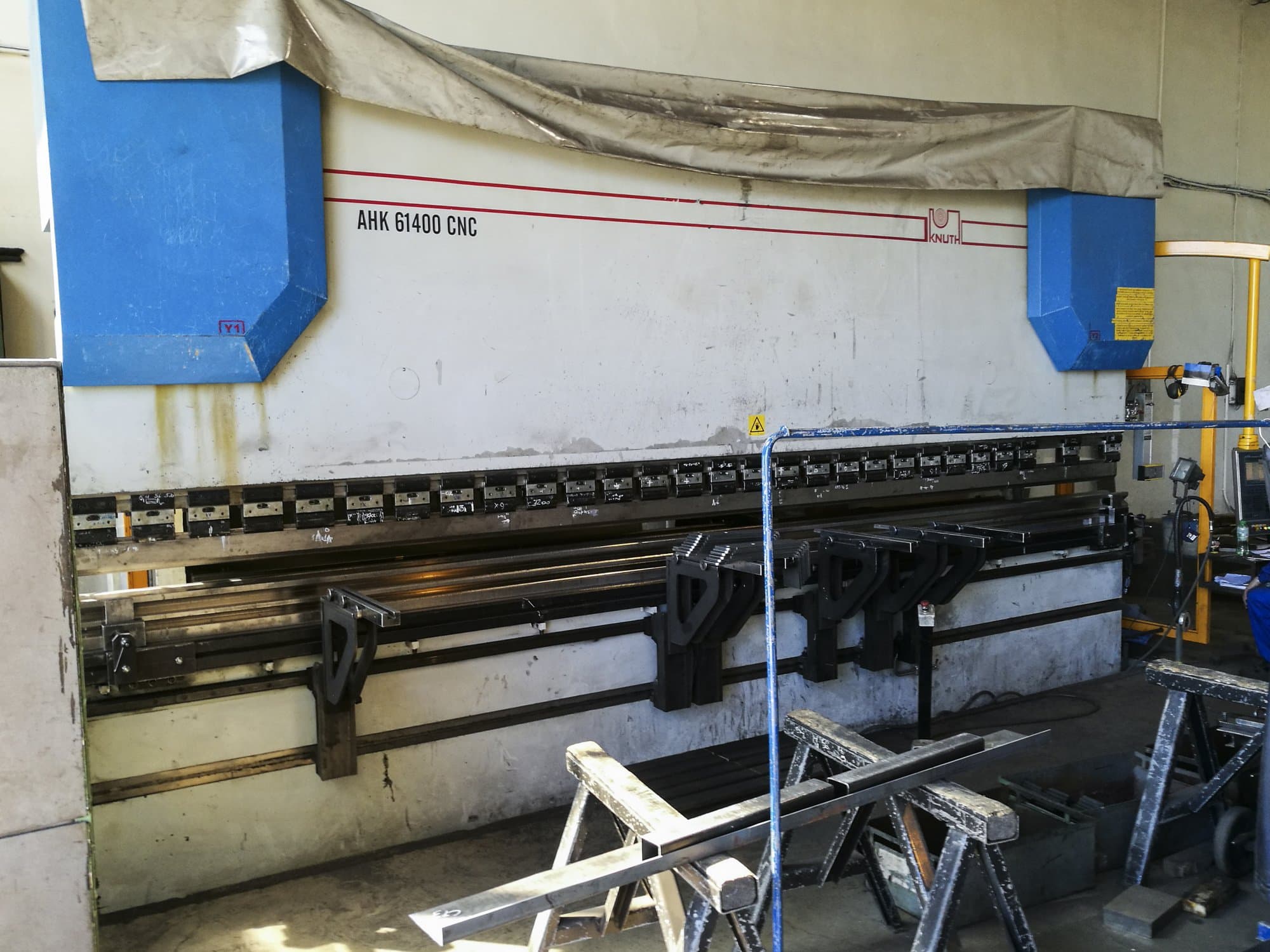 Vista lato sinistro della macchina KNUTH AHK 61400 CNC