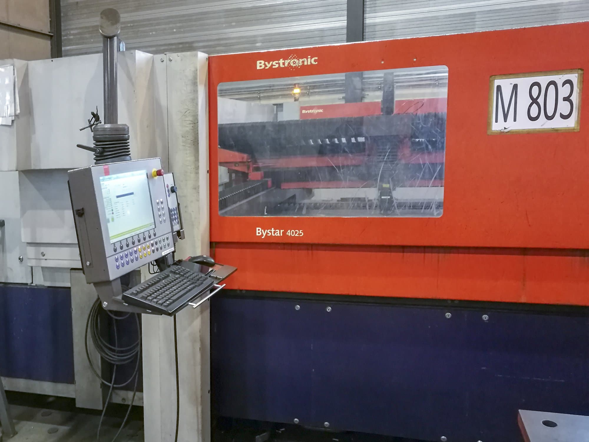 Vista frontale della macchina Bystronic Bystar 4025 NT 80