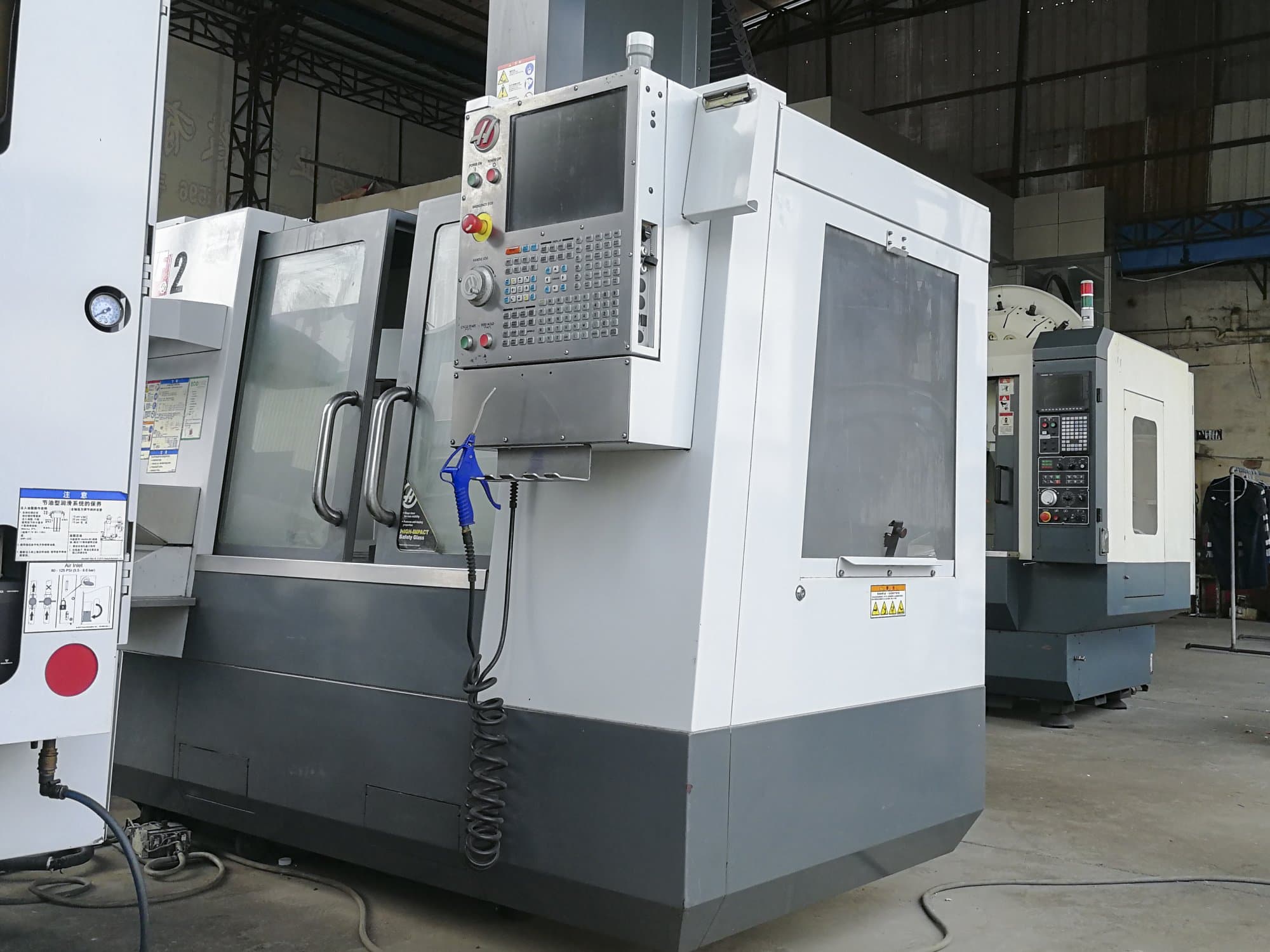 Vista lato destro della macchina HAAS VF-2