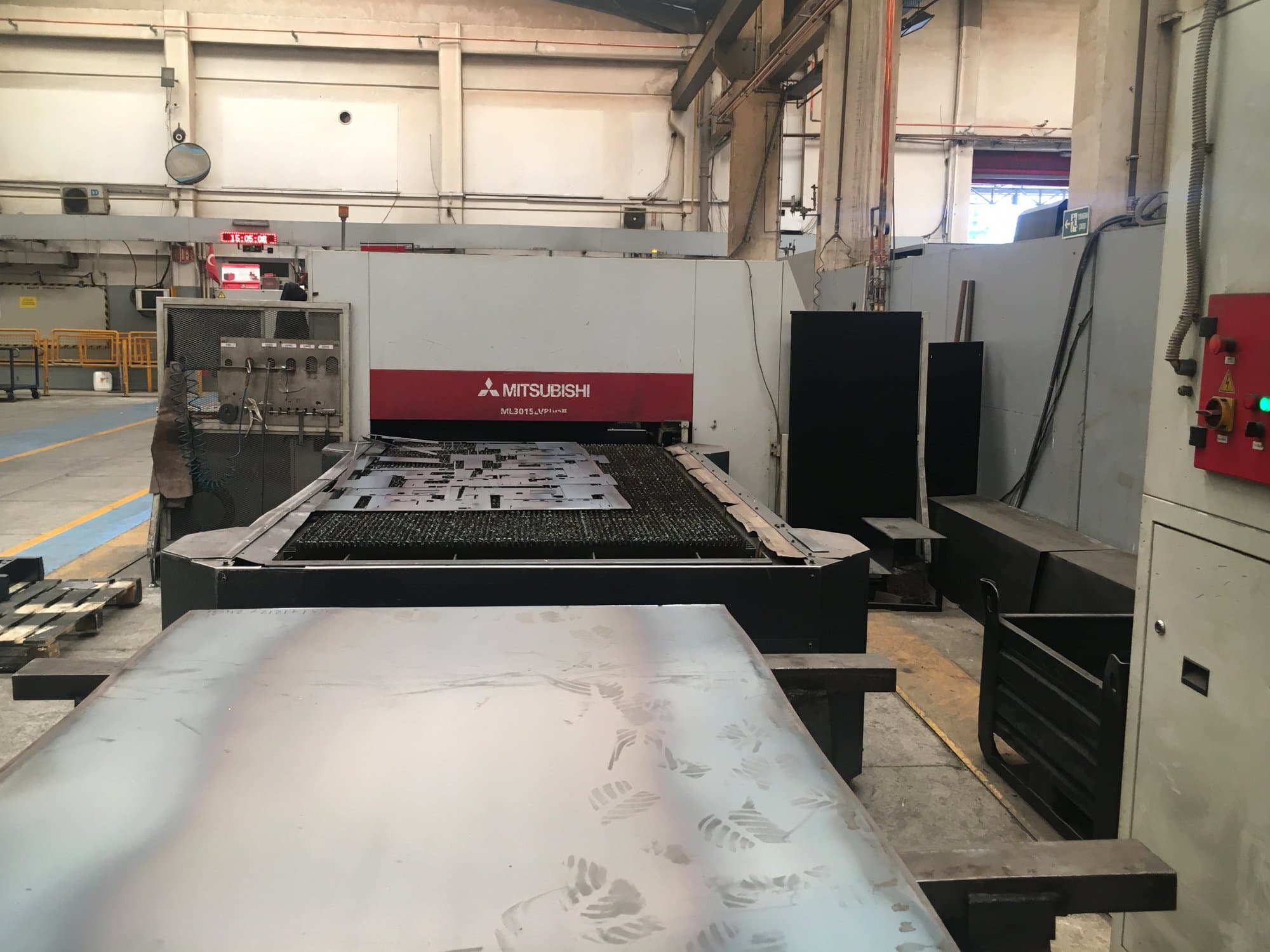 Vista frontale della macchina Mitsubishi Electric ML3015LV PLUS II