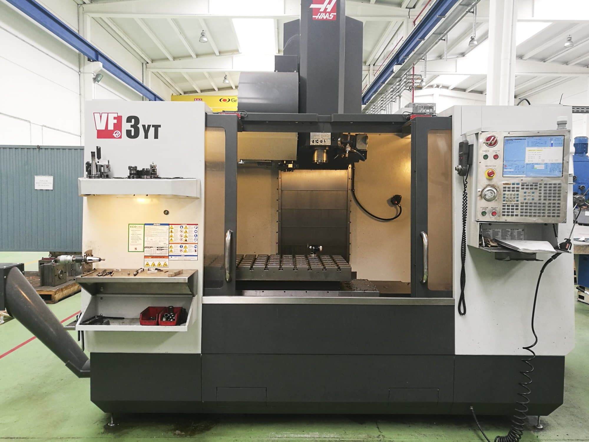 Vista frontale 2 della macchina HAAS VF-3YT