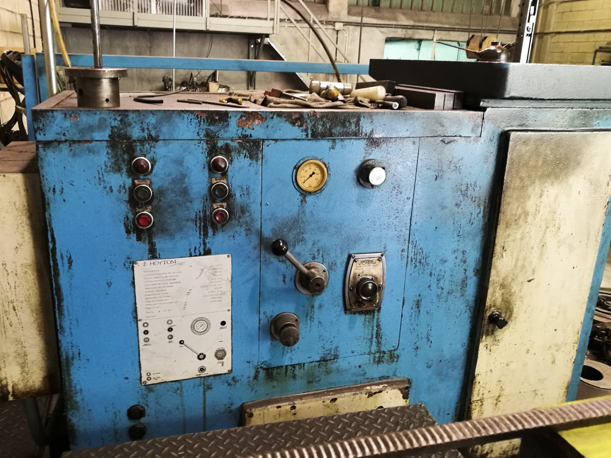 Vista frontale della macchina Hoytom 700 H