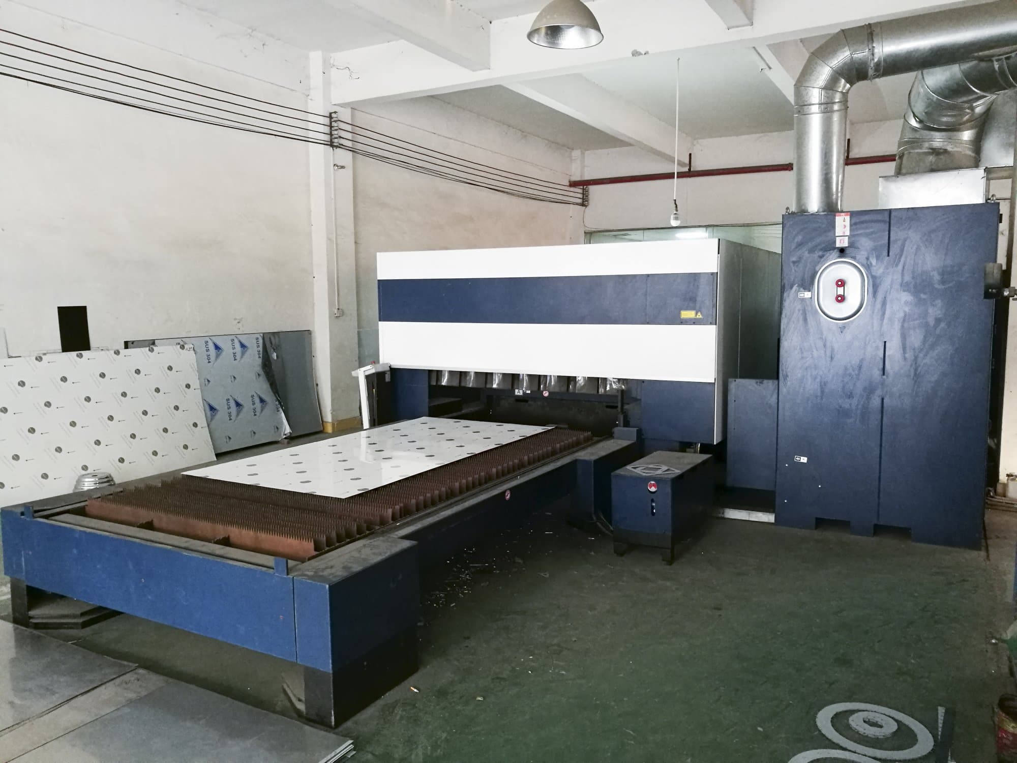 Vista lato destro 1 della macchina Trumpf TruLaser 3030