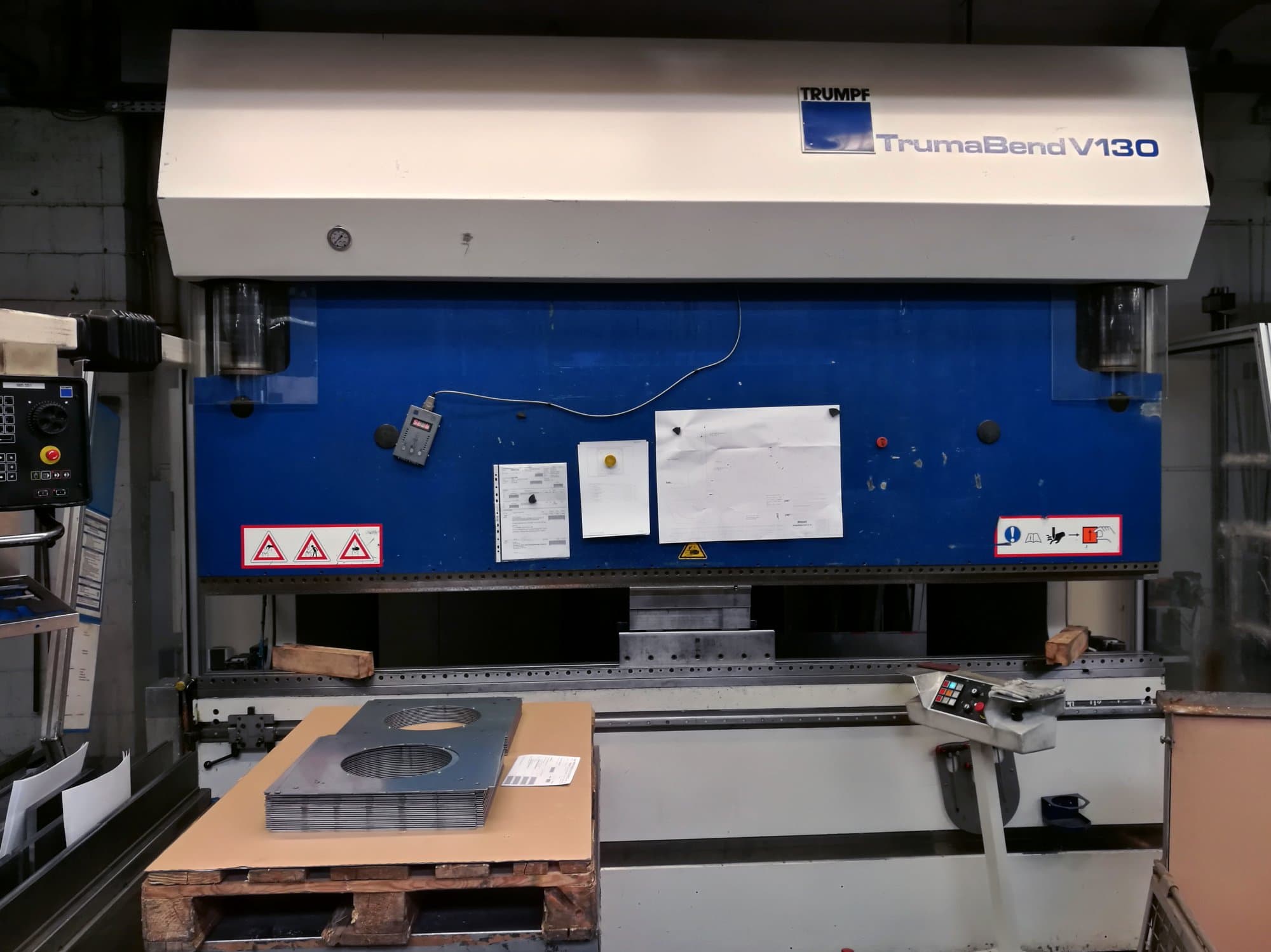 Vista frontale della macchina Trumpf TrumaBend V130