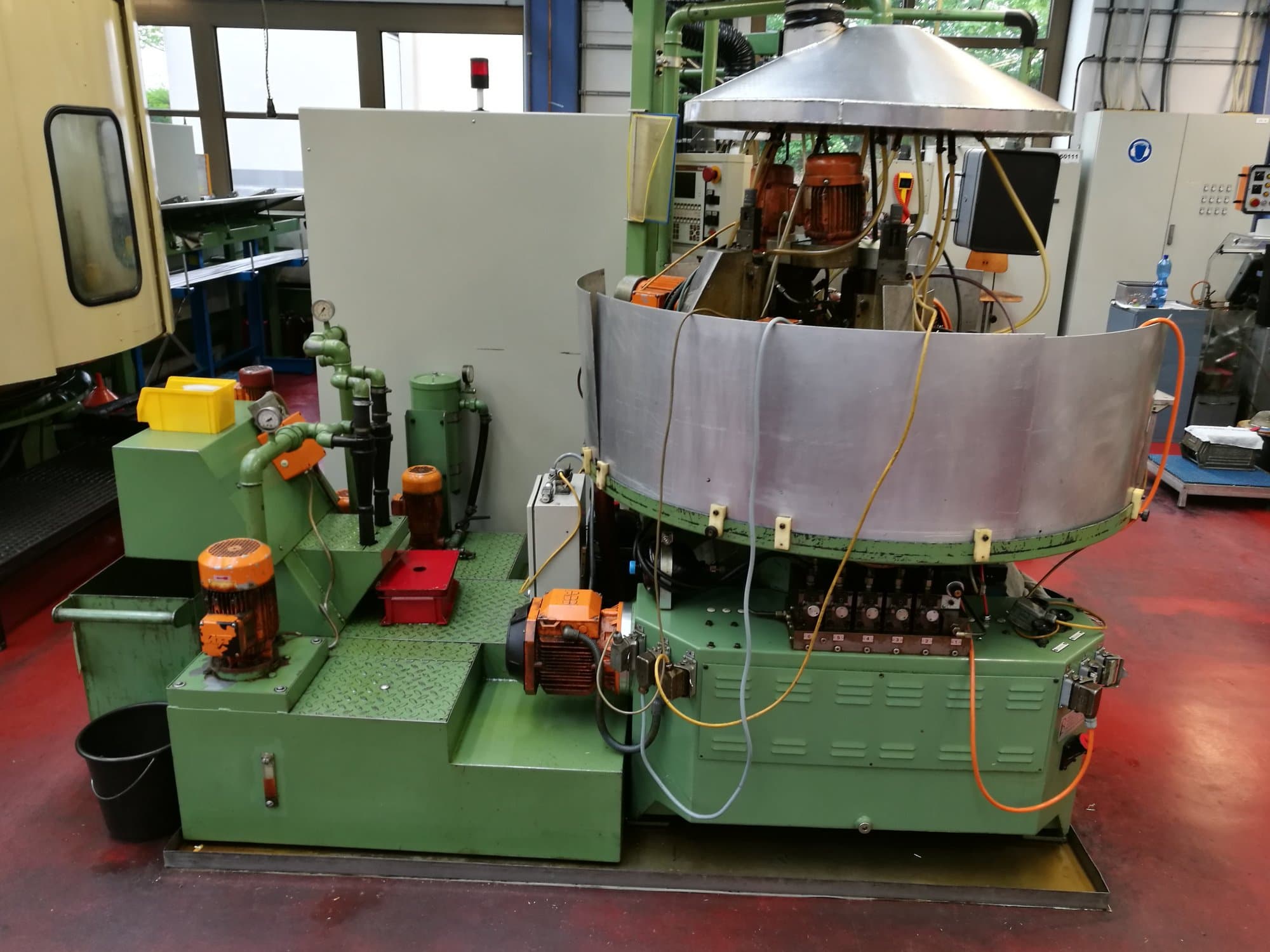 Vista frontale della macchina RIS-INGOLD Rismatic 151LN-12