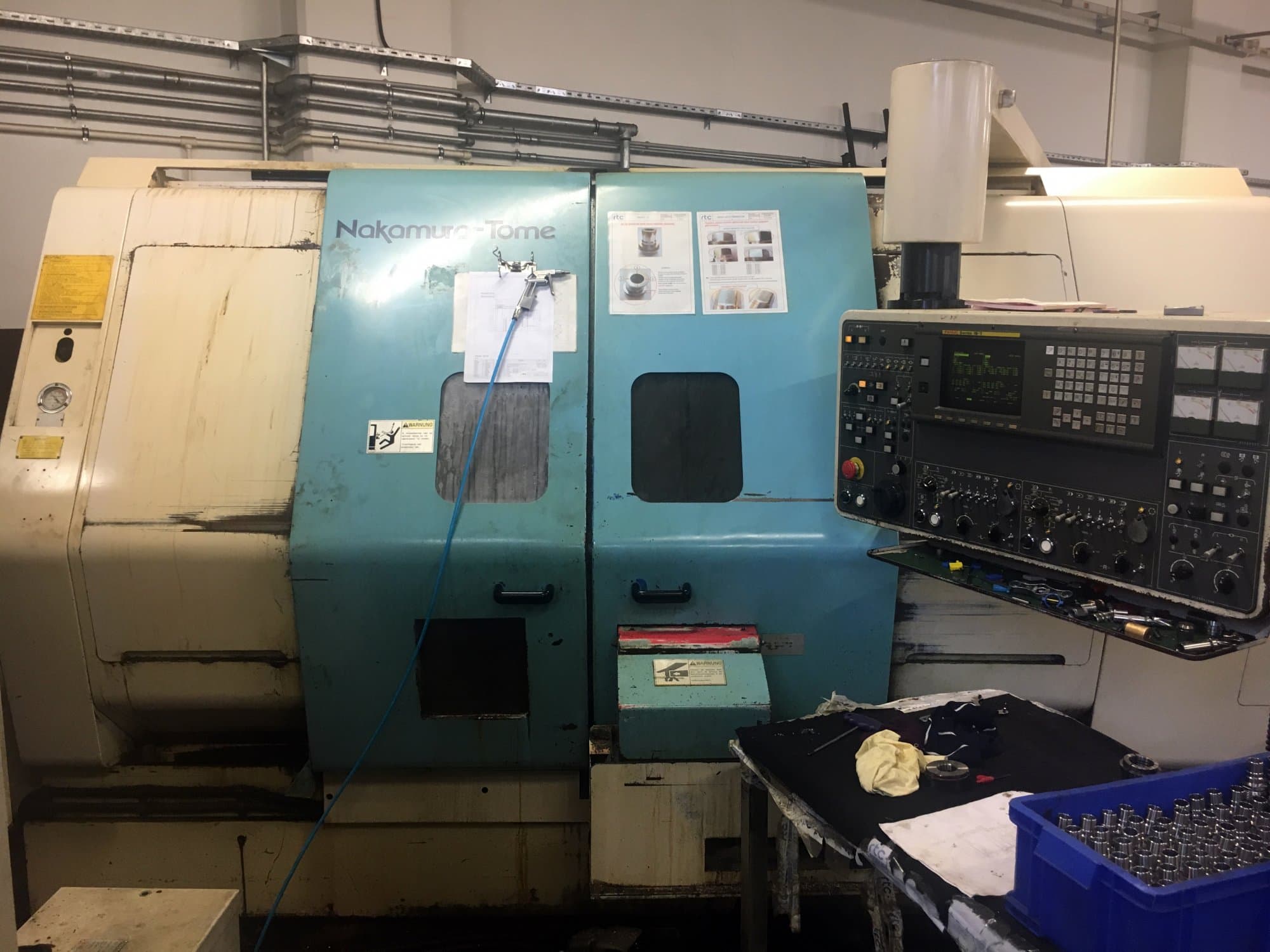 Vista frontale della macchina NAKAMURA-TOME TW-20 MMY