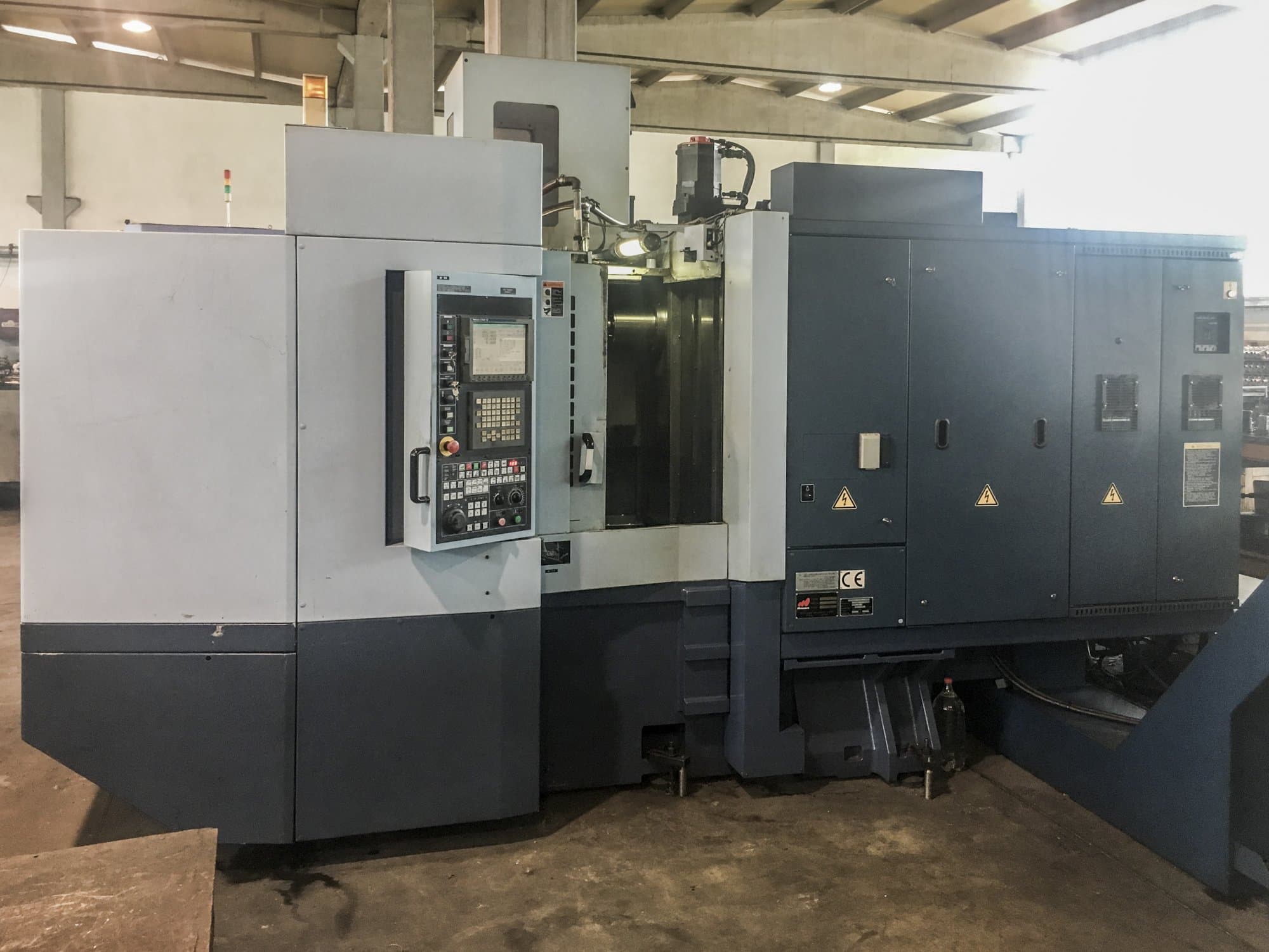 Vista frontale della macchina Matsuura H.PLUS-405