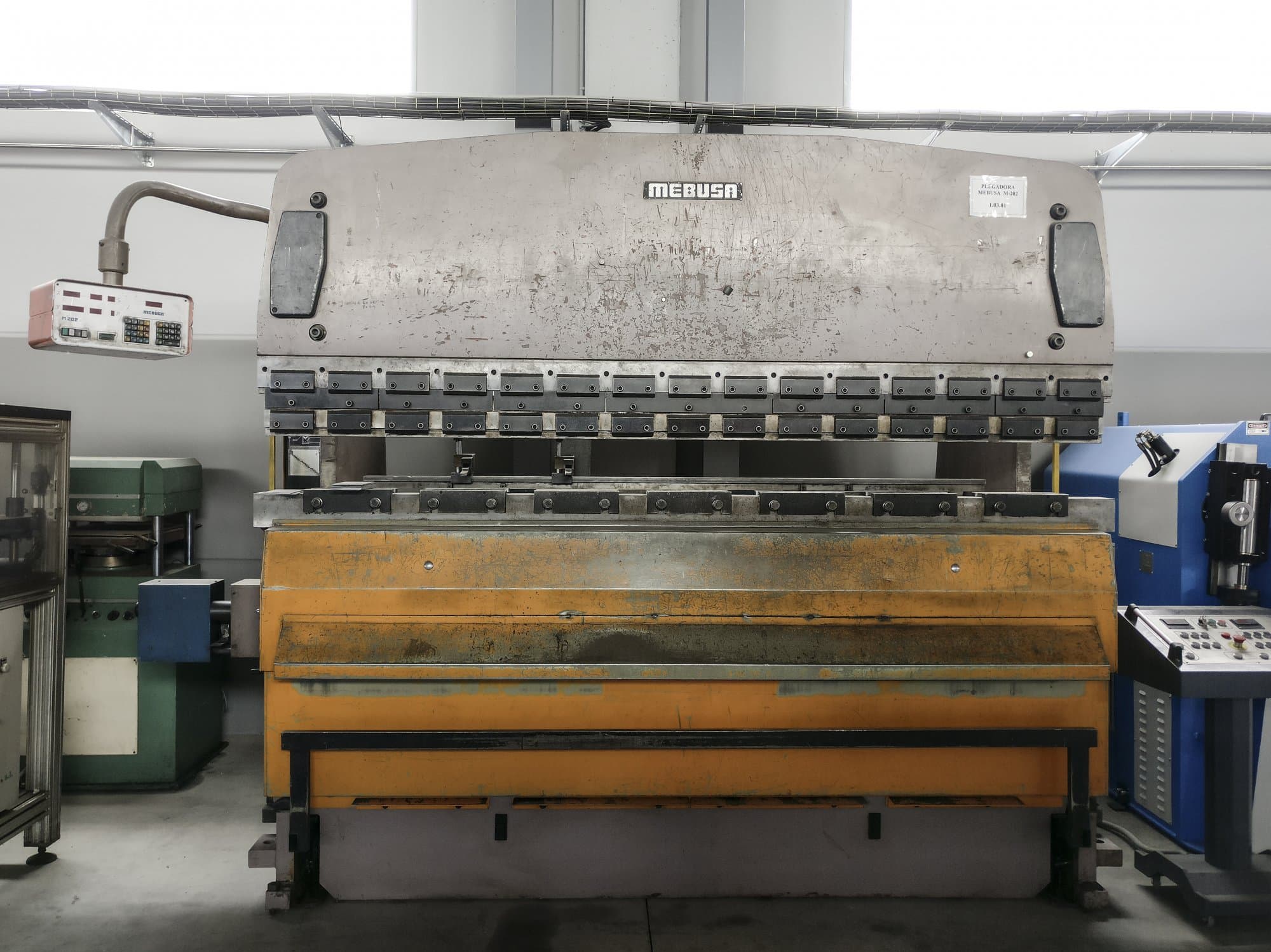 Vista frontale della macchina MEBUSA PH-173