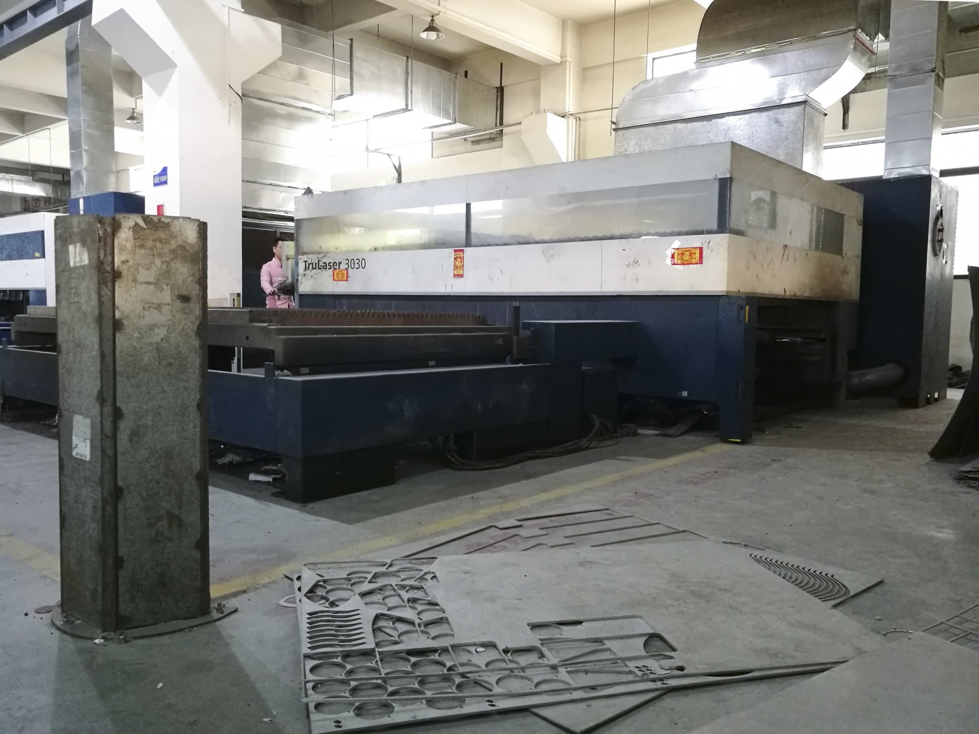 Vista lato sinistro della macchina Trumpf TruLaser 3030