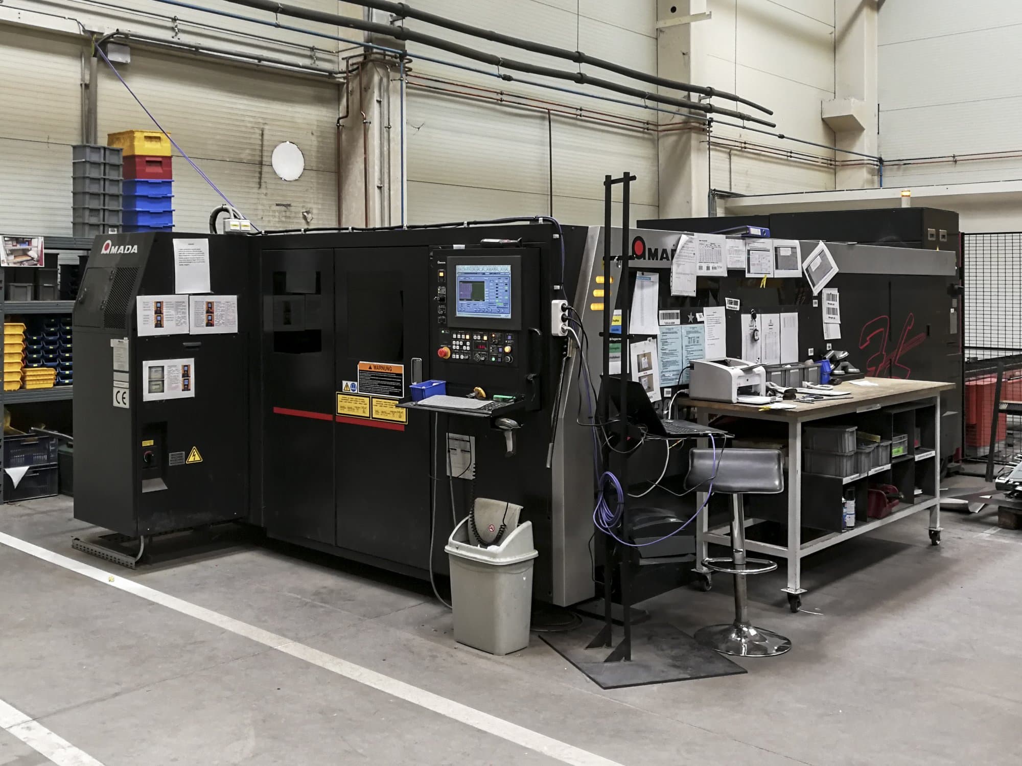 Vista lato destro della macchina AMADA LCG-3015 AJ