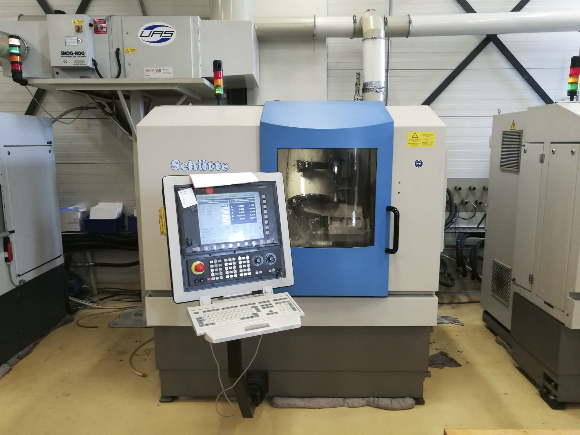 Vista frontale della macchina Schuette WU305L